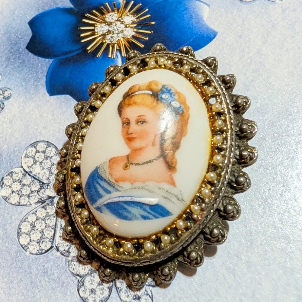 Vtg Limoges Made In France Hand Painted Victorian Lady Pendant Brooch